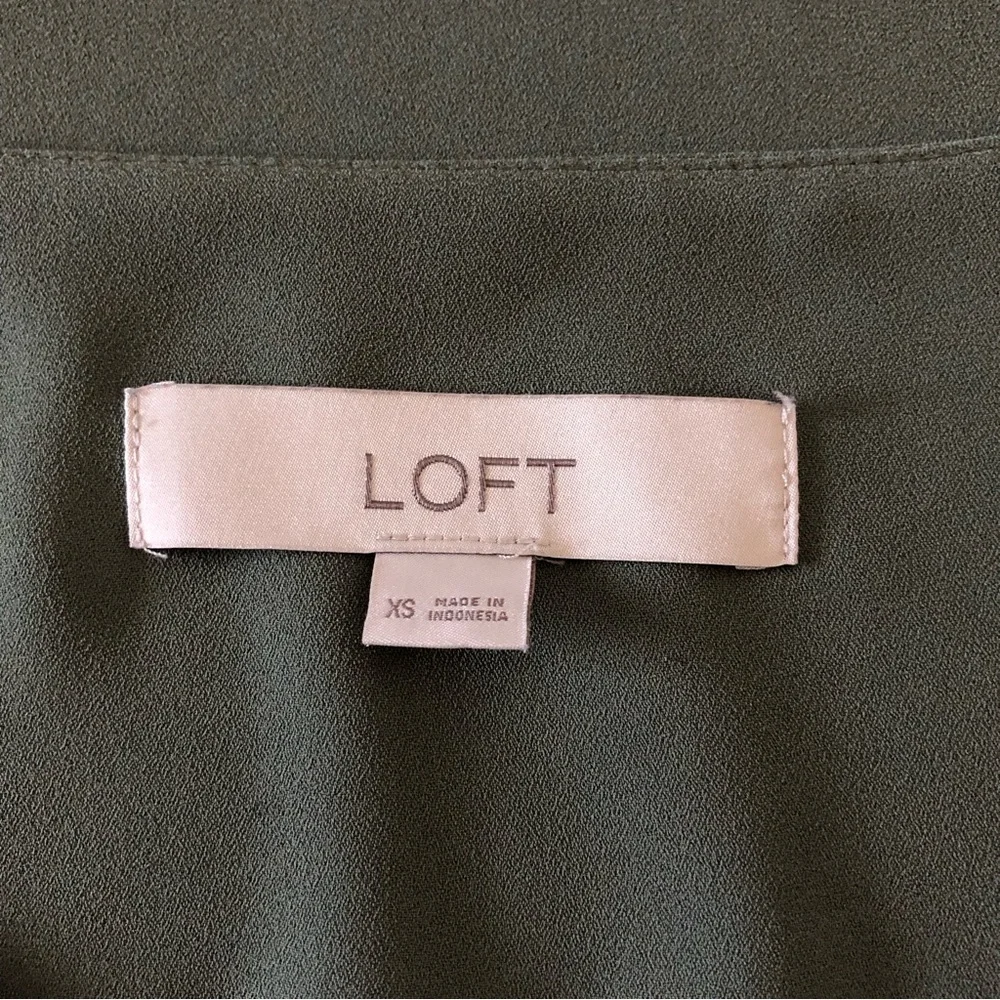 LOFT v-neck puff-sleeve blouse - Picture 4 of 5